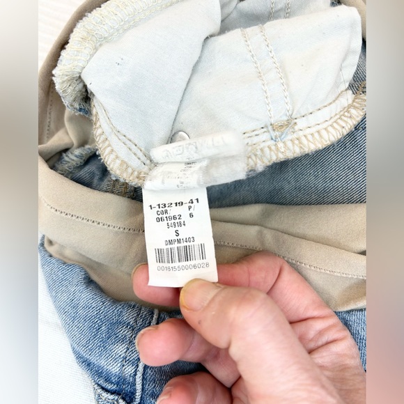 A Pea In The Pod Maternity Cut Off Shorts - Picture 9 of 12